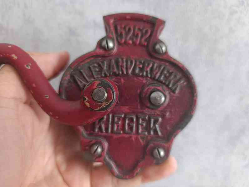 Zachovalý mlýnek zřejmě na fazolové lusky ALEXANDERWERK - foto 6