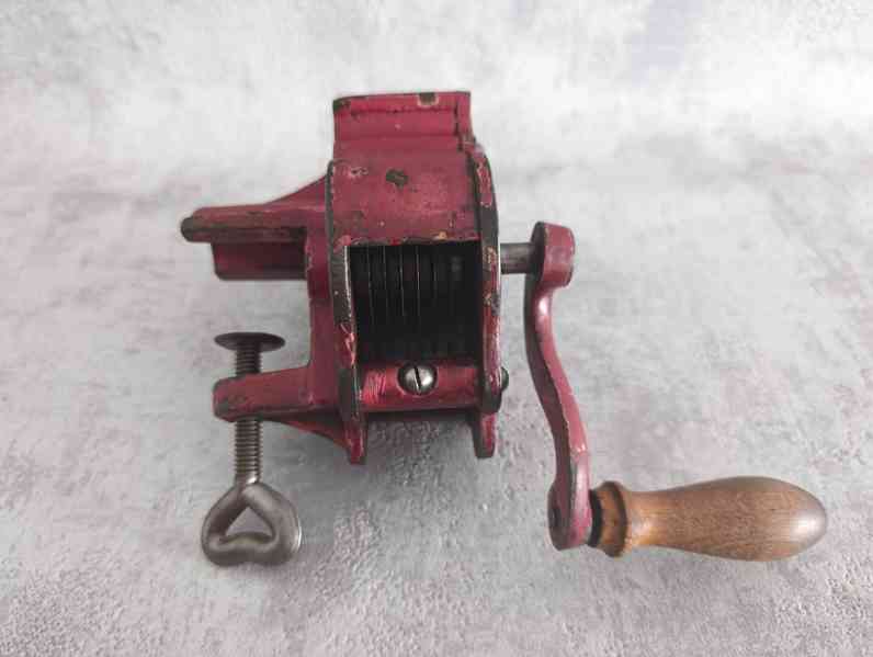 Zachovalý mlýnek zřejmě na fazolové lusky ALEXANDERWERK - foto 11