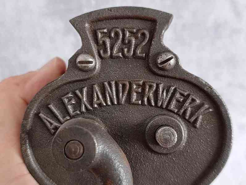 Zachovalý mlýnek zřejmě na fazolové lusky ALEXANDERWERK - foto 6