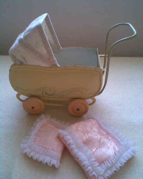 Retro panenka tvrdá masa v kočár. - foto 4