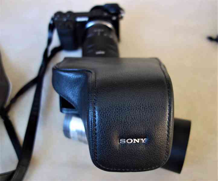 Prodám fotoaparát  SONY NEX 7 objektiv ZEISS 4/16-70  - foto 4