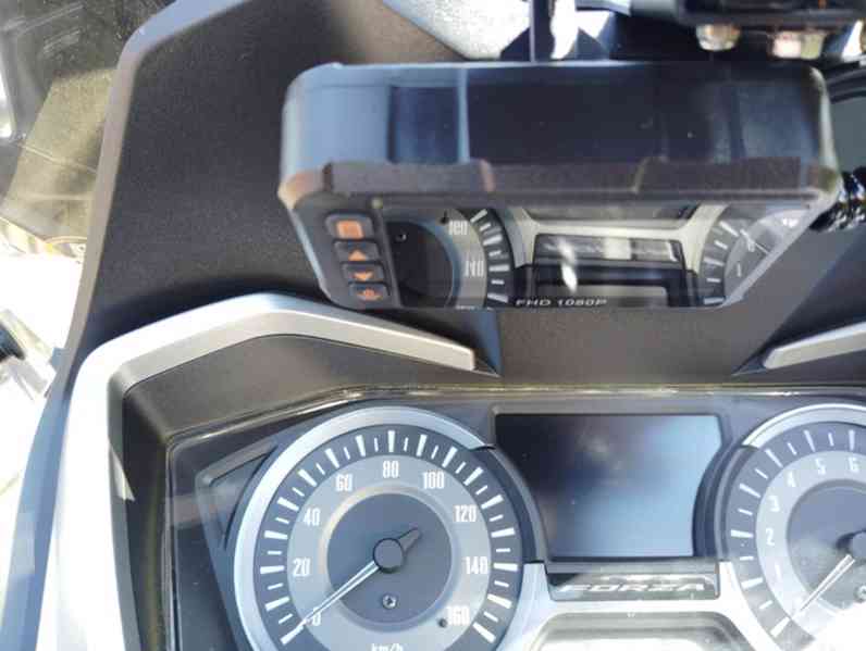 Honda Forza 300 (NF08) 2019-TOP stav,Tuning,včetně doplňků - foto 25