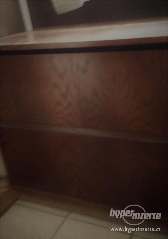 Daruji za odvoz do 20.12. 2019 - tmavý peřiňák - foto 1