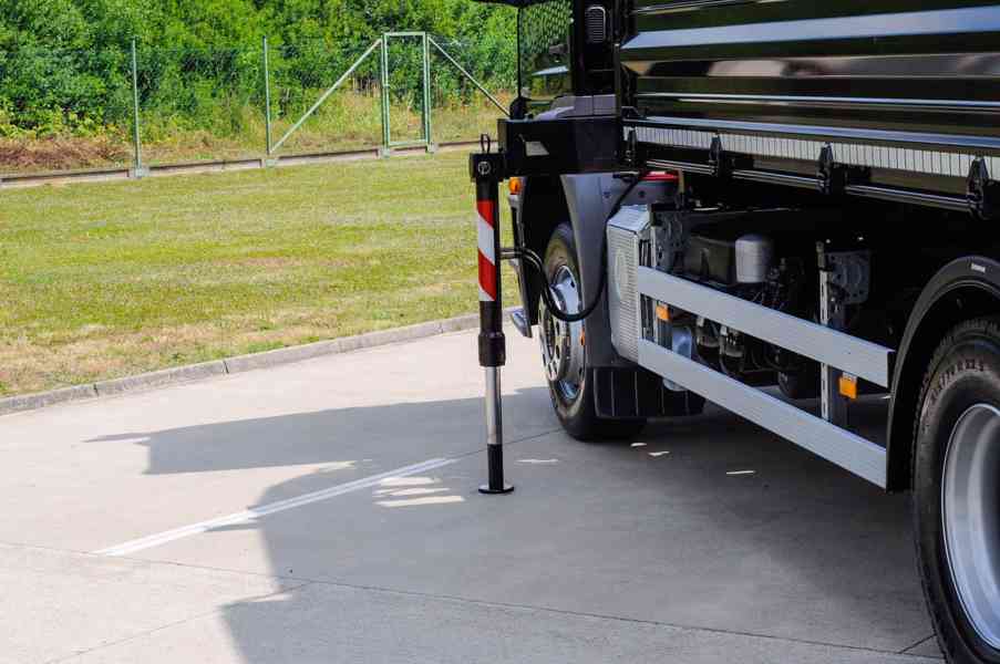 MERCEDES AXOR 1829 - 19T TŘÍSTRANNÝ SKLÁPĚČ HYDRAULICKÁ RUKA - foto 103