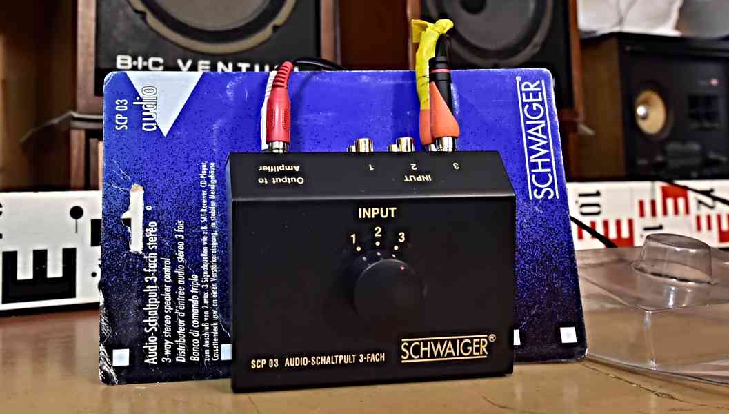 SCHWAIGER SCP 03 - přepínač audio vstupů RCA - cinch