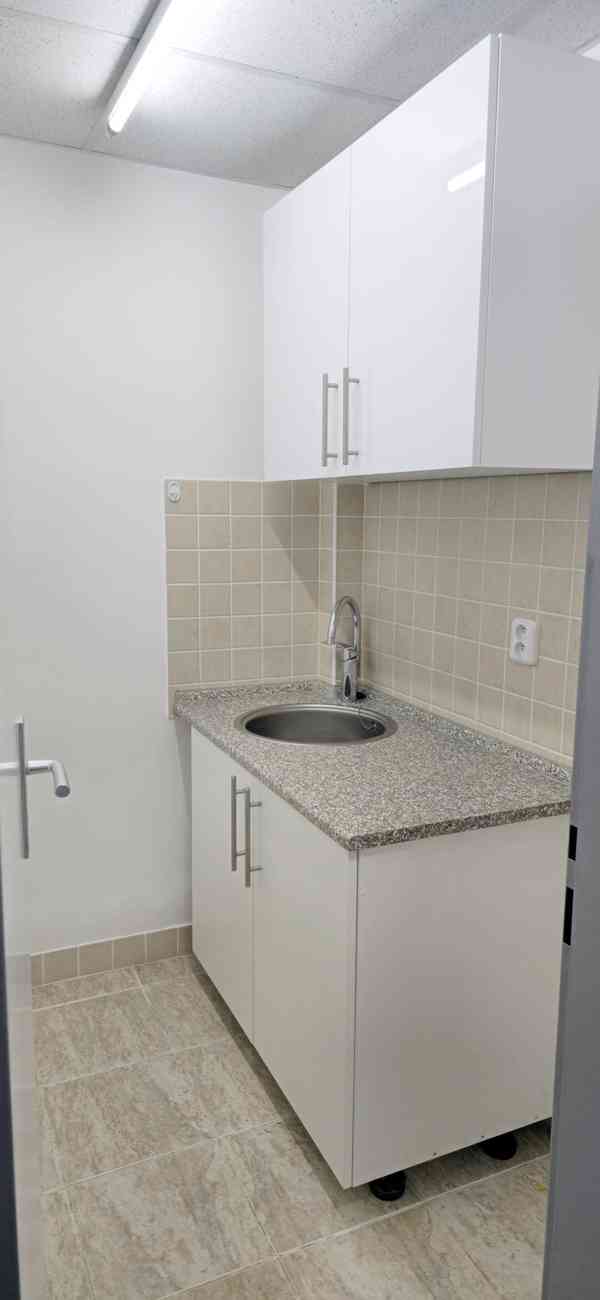 Pronájem kancelářských prostor 92 m²  3 samostatné kanceláře - foto 10