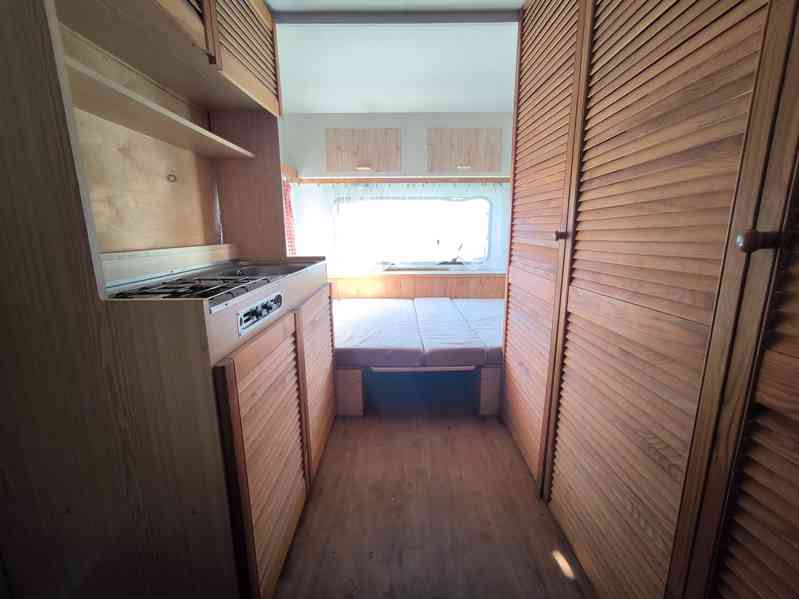 Levný karavan, bez dokladů, interiér ve dřevě, odvoz možný. - foto 7