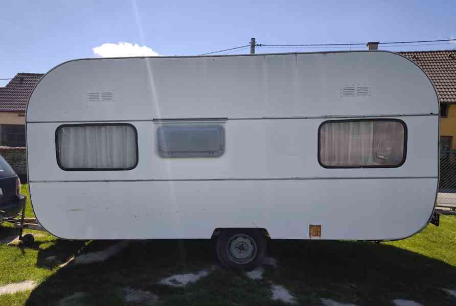 Levný karavan, bez dokladů, interiér ve dřevě, odvoz možný. - foto 5