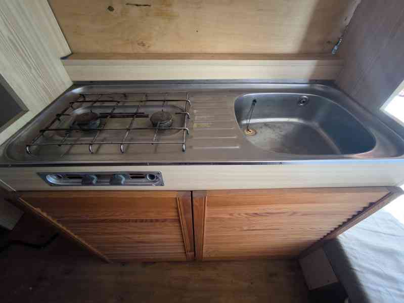 Levný karavan, bez dokladů, interiér ve dřevě, odvoz možný. - foto 9