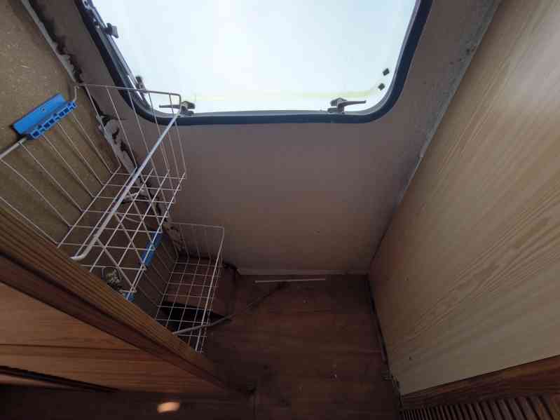 Levný karavan, bez dokladů, interiér ve dřevě, odvoz možný. - foto 10