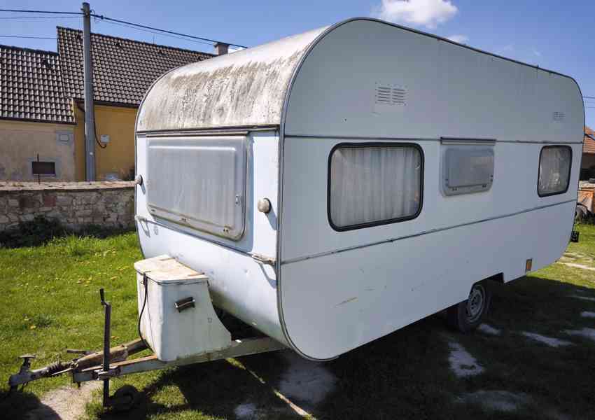 Levný karavan, bez dokladů, interiér ve dřevě, odvoz možný. - foto 6