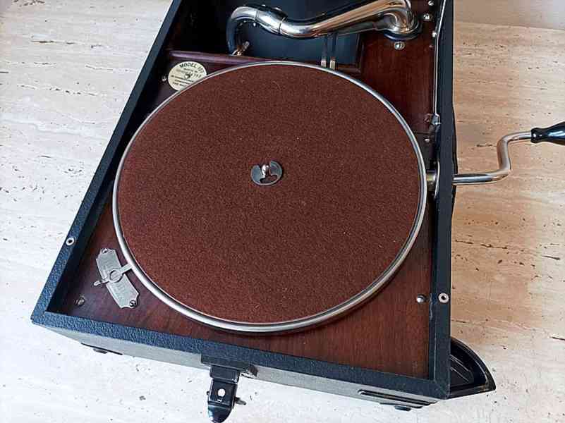 His Master’ Voice – starožitný gramofon na kliku z roku 1925 - foto 12