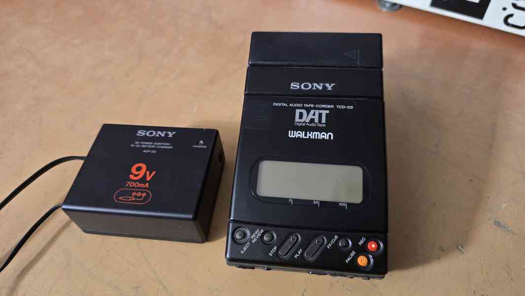 SONY TCD-D3 DAT walkman a SONY MZ-R700 minidisc walkman - foto 2
