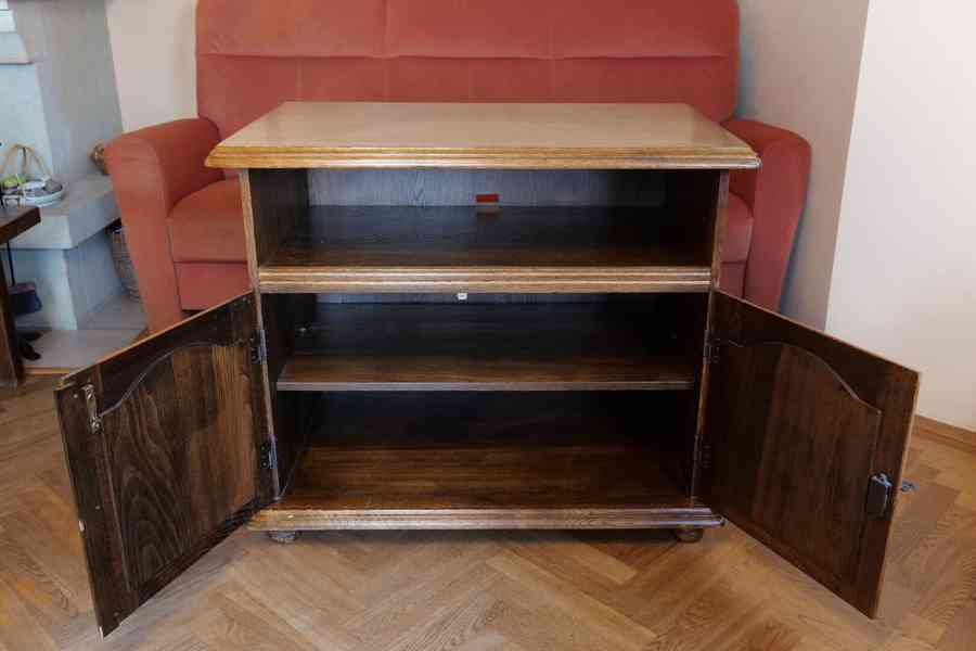 Rustikální nábytek – komoda, konferenční stolek - foto 4