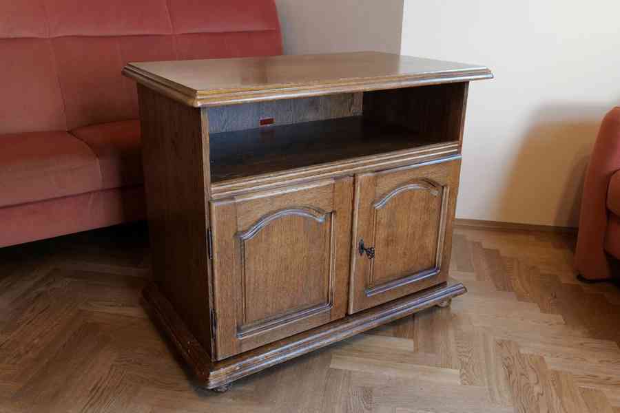Rustikální nábytek – komoda, konferenční stolek - foto 1