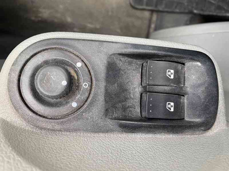 Opel Movano 2.5 DCi, L2H2, 6 míst - foto 13