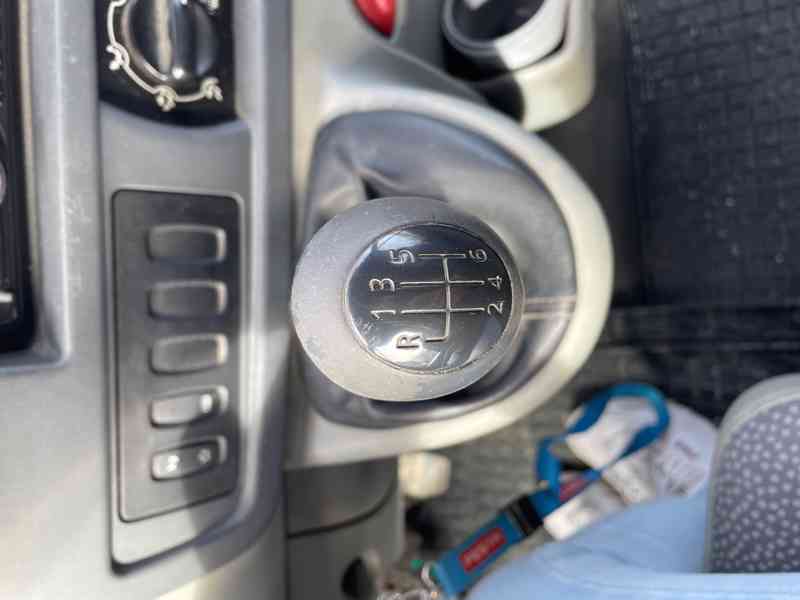 Opel Movano 2.5 DCi, L2H2, 6 míst - foto 15