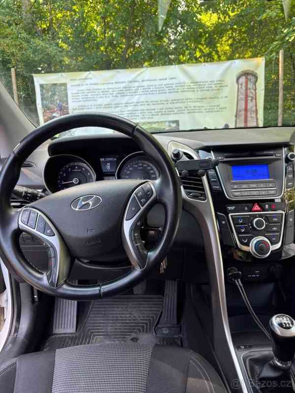 Hyundai i30 1,6   MPI 88 kW | r. v. 2015 - foto 13