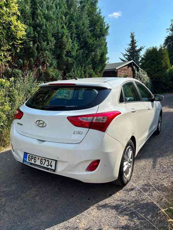 Hyundai i30 1,6   MPI 88 kW | r. v. 2015 - foto 6