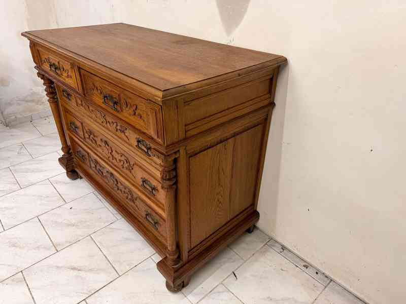 Starožitná masivní komoda - foto 2