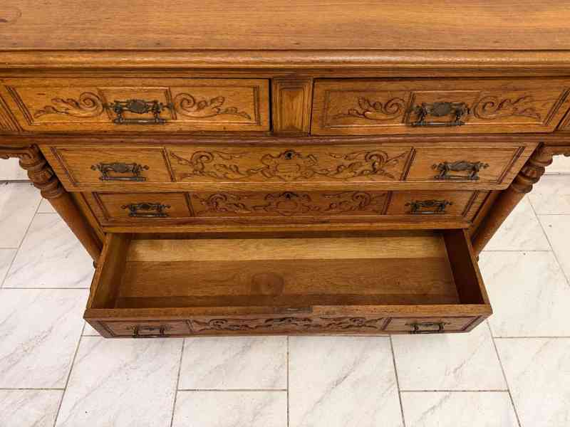 Starožitná masivní komoda - foto 9