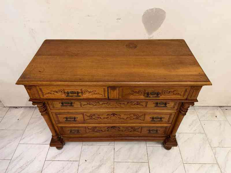 Starožitná masivní komoda - foto 4