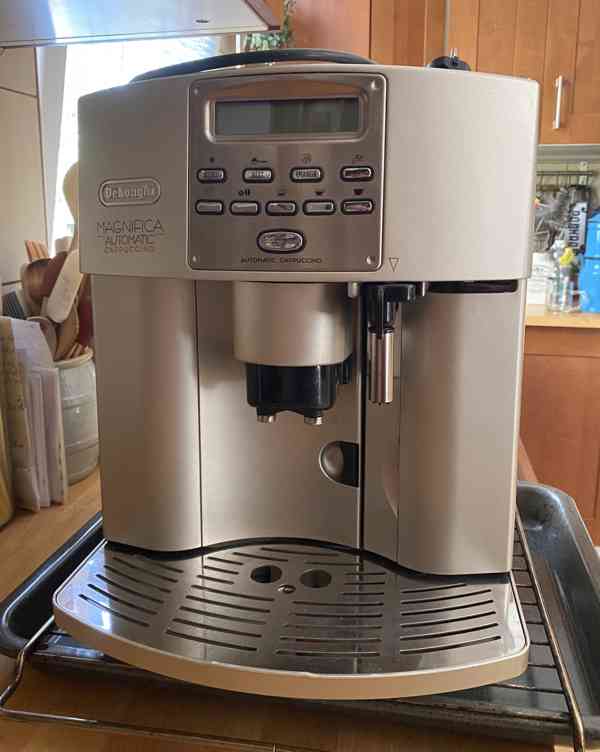 Kávovar DeLonghi ESAM3500.S na náhradní díly  - foto 2