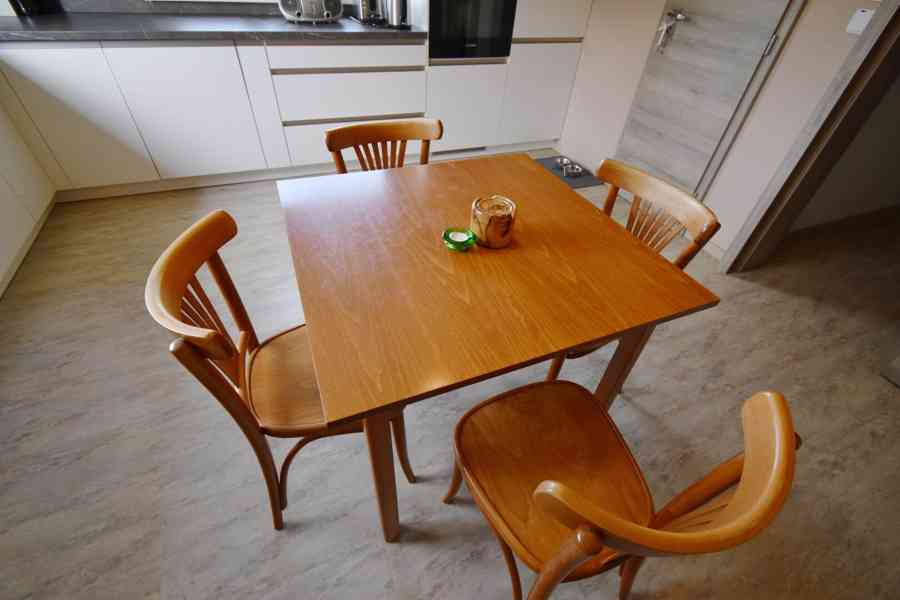 Jídelní sestava, TON, stůl 80x80cm, židle - foto 3
