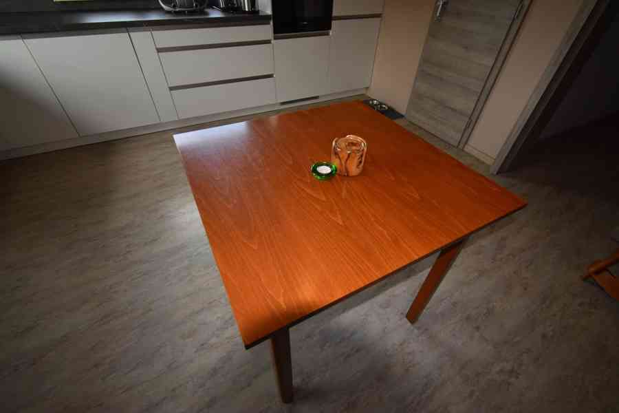 Jídelní sestava, TON, stůl 80x80cm, židle - foto 7