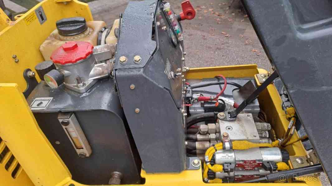 JEŽKOVÝ VÁLEC BOMAG BMP 8500 - 2016  - foto 7