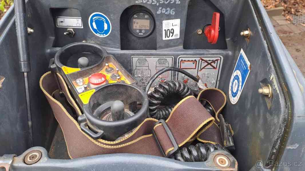 JEŽKOVÝ VÁLEC BOMAG BMP 8500 - 2016  - foto 5