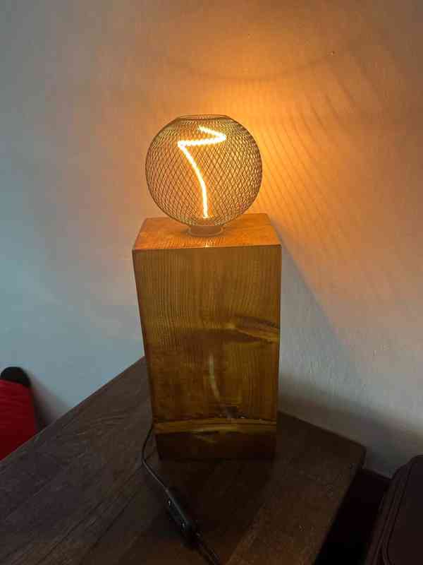 Dřevěná dekorativní lampa - foto 2