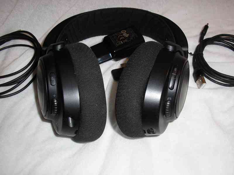 Sluchátka Arctis Nova 7 - Nové - foto 4