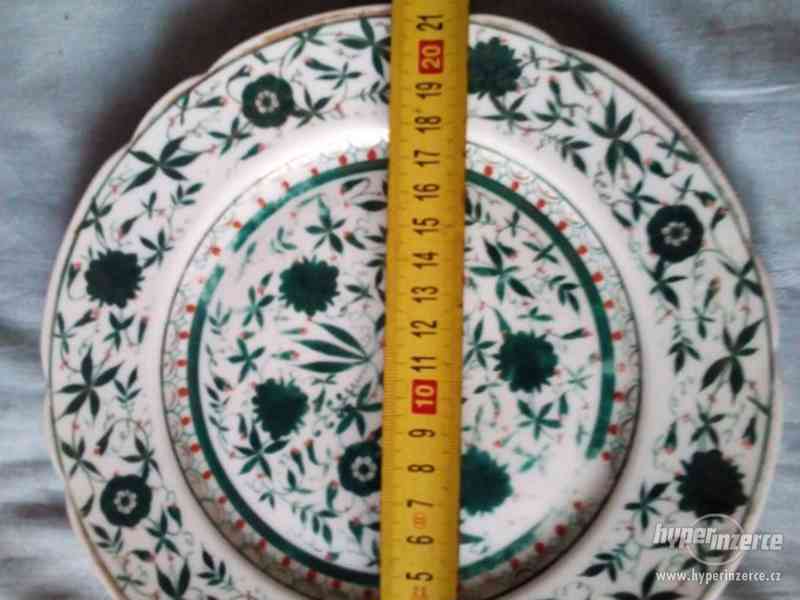 Malý talíř se zelenými květy - foto 2