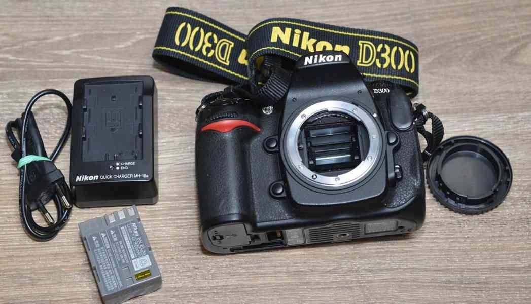 Nikon D300 DX 12.3 MPix *JPEG,RAW,TIFF 16 000 Exp - foto 3