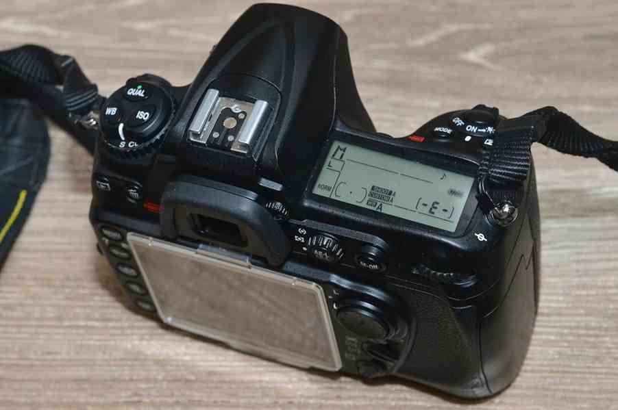 Nikon D300 DX 12.3 MPix *JPEG,RAW,TIFF 16 000 Exp - foto 8