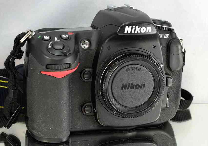Nikon D300 DX 12.3 MPix *JPEG,RAW,TIFF 16 000 Exp - foto 5