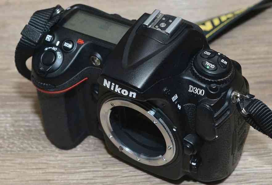 Nikon D300 DX 12.3 MPix *JPEG,RAW,TIFF 16 000 Exp - foto 6