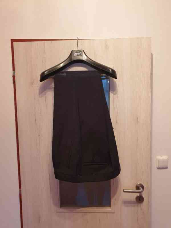 Pánský oblek BANDI velikost 54/182 černý s jemnými proužky - foto 5