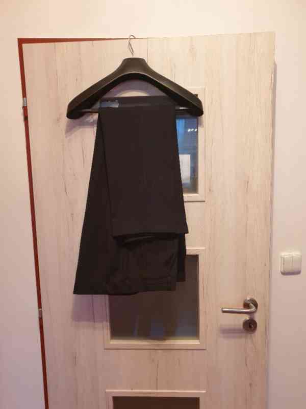 Pánský oblek BANDI velikost 54/182 černý s jemnými proužky - foto 4