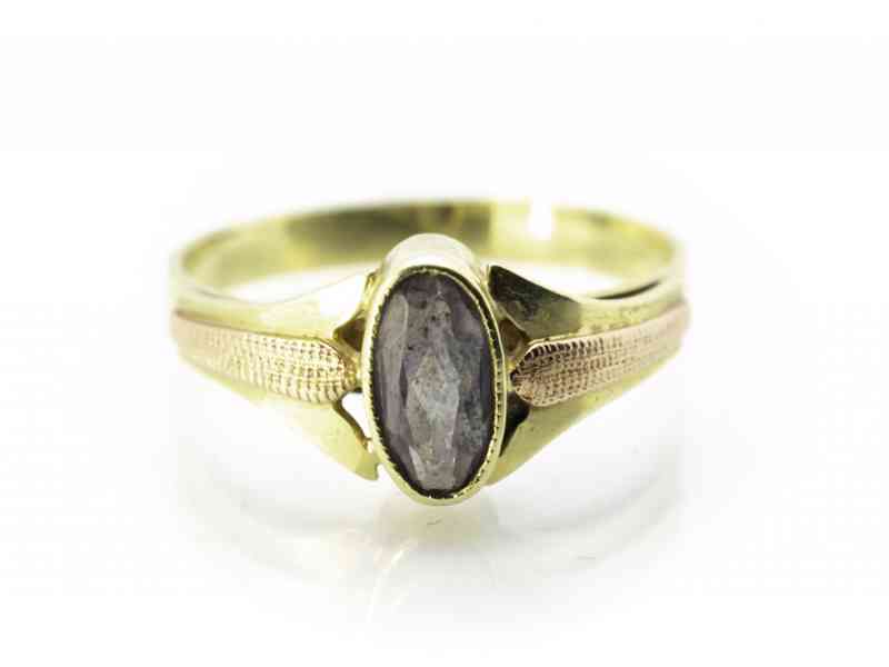 Zlatý prsten s fialovým kamenem, vel. 55 - foto 1