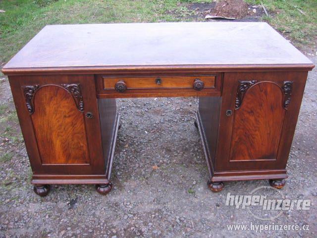 Koupím starožitné psací stoly,nebo stoly a židle do r.v.1970 - foto 2