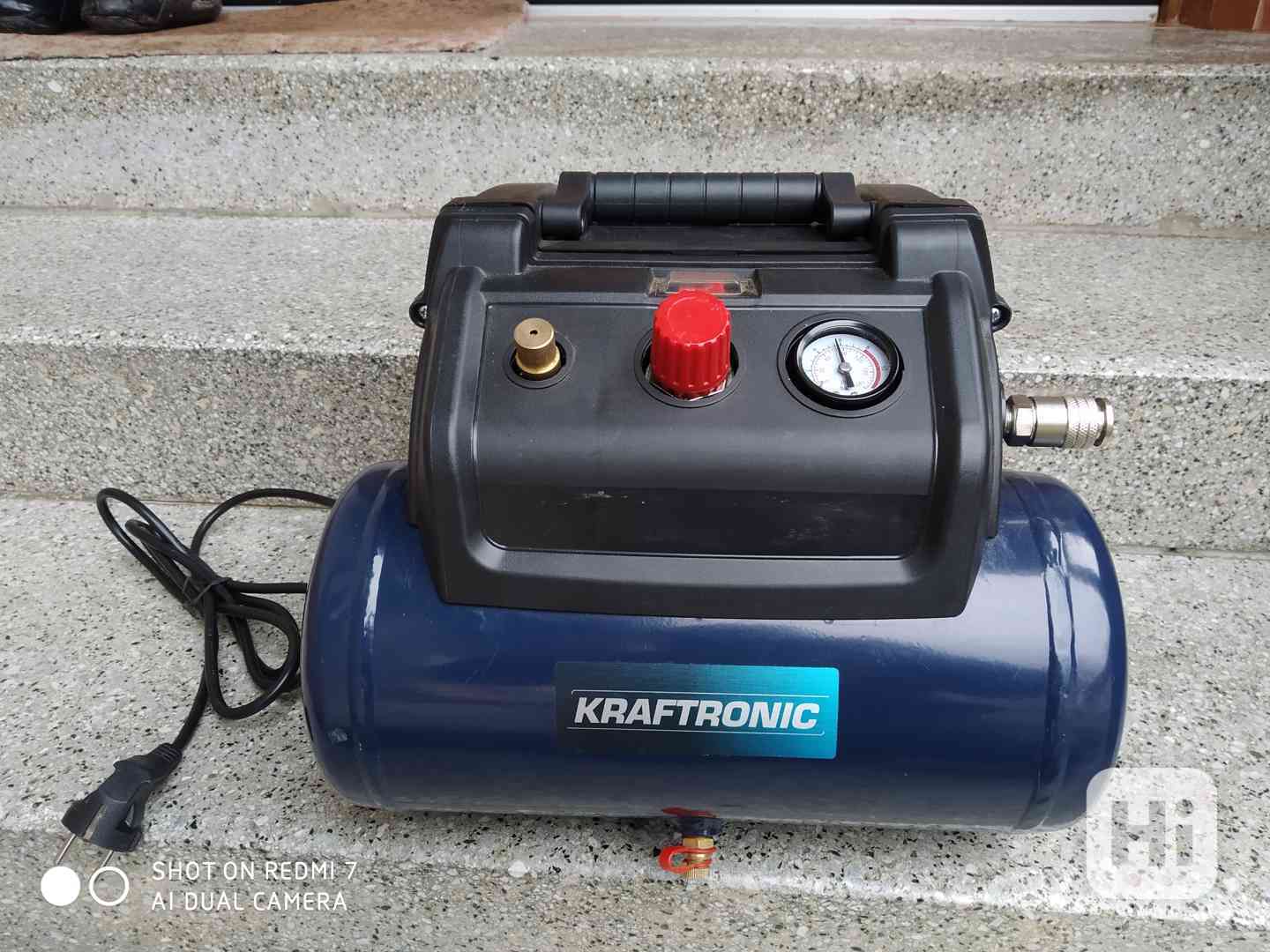 Prodám NEPOUŽITÝ Bezolejový kompresor KRAFTRONIC KT-KP 6 OF  - foto 1