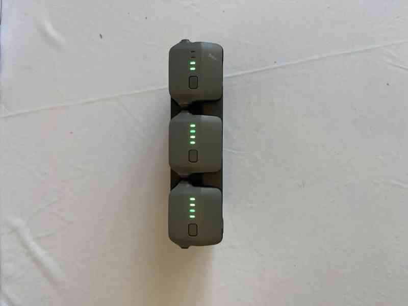 DJI Air 3 dron Fly More Combo + RC, 3 baterie - foto 5