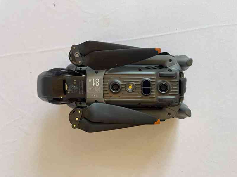 DJI Air 3 dron Fly More Combo + RC, 3 baterie - foto 3