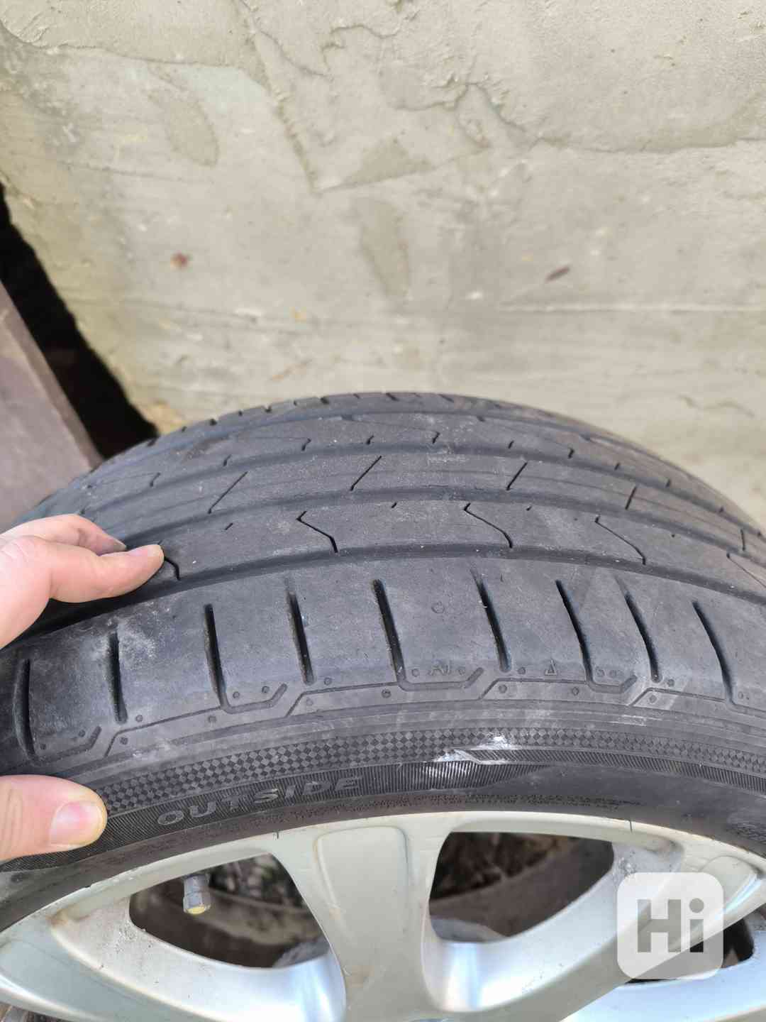 Prodám letní pneu 225/45 R17 - foto 1