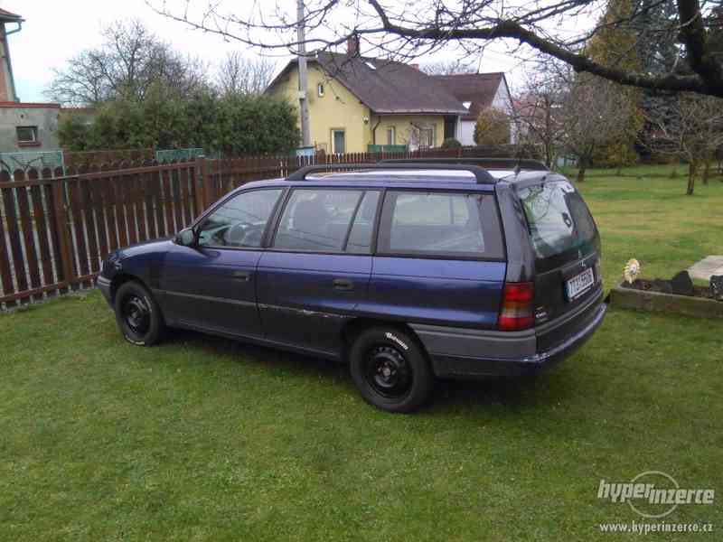 prodám Opel Astra F Caravan - foto 3