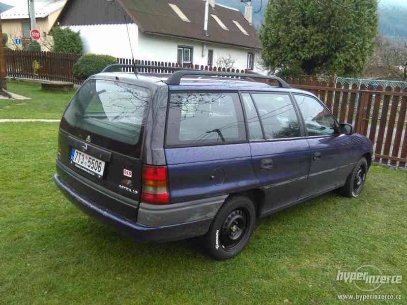 prodám Opel Astra F Caravan - foto 4