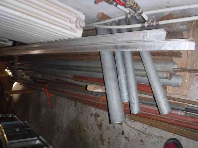 kovový materiál - foto 9