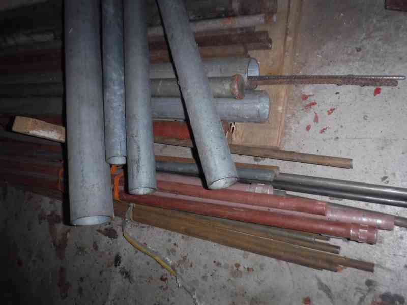 kovový materiál - foto 6